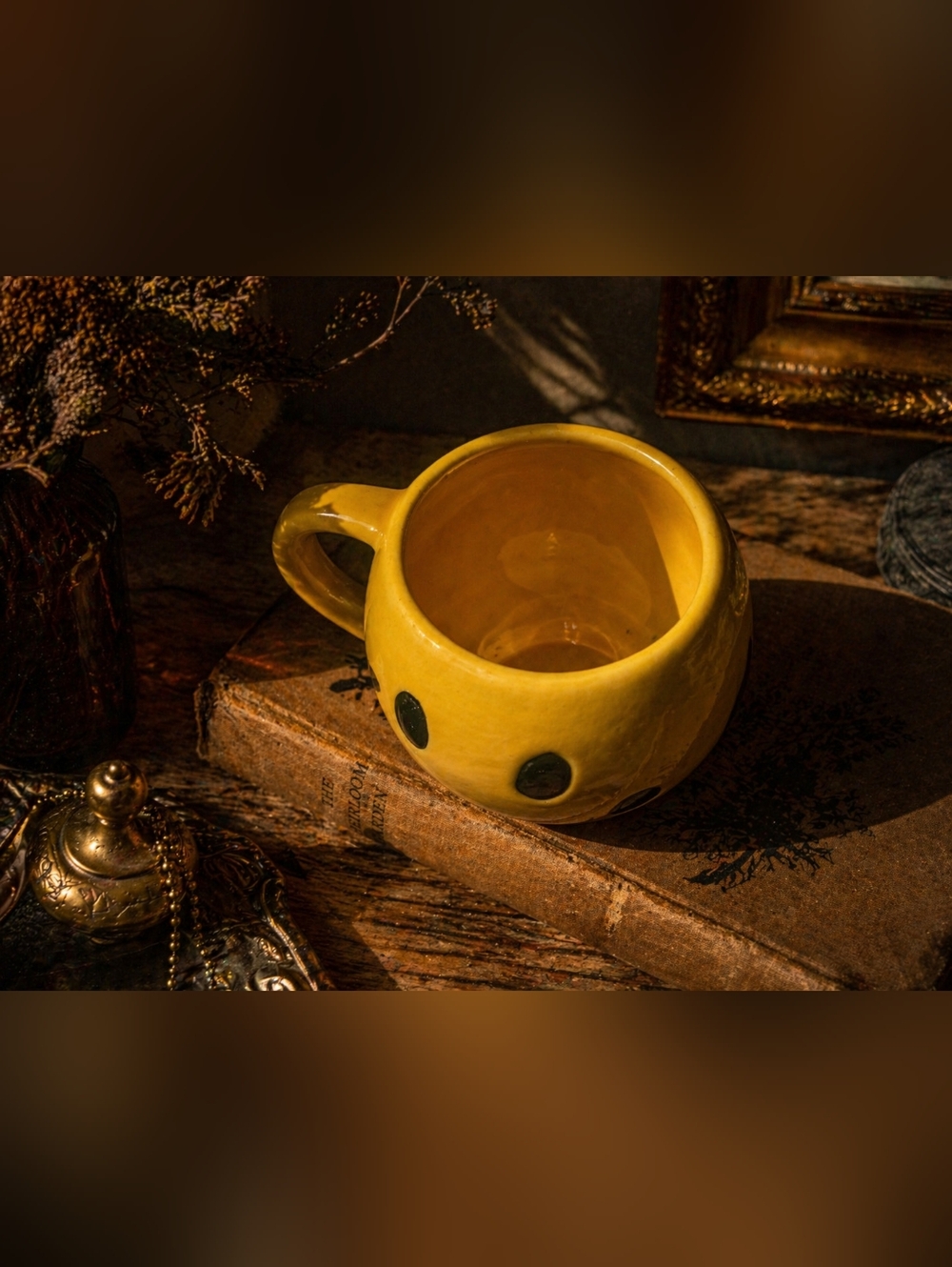 Vintage McCoy Smiley Face Mugs Set of 2 Yellow Ceramic Coffee Cups Retro 70s Kit - Picture 3 of 3